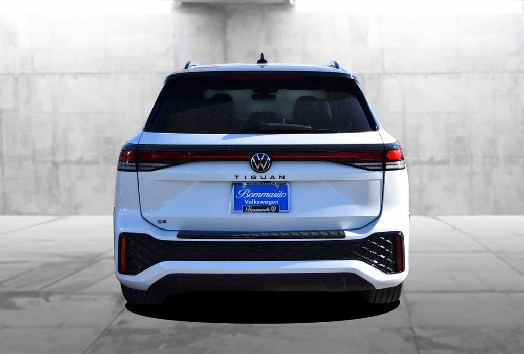 Volkswagen Tiguan Vehicle Full-screen Gallery Image 6