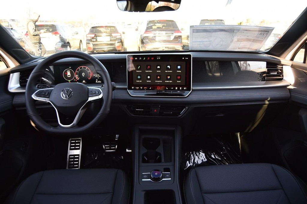 Volkswagen Tiguan Vehicle Full-screen Gallery Image 7