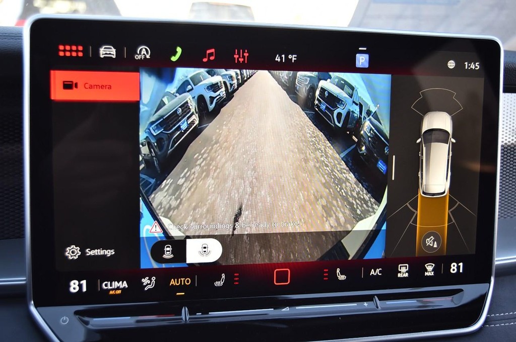 Volkswagen Tiguan Vehicle Full-screen Gallery Image 14