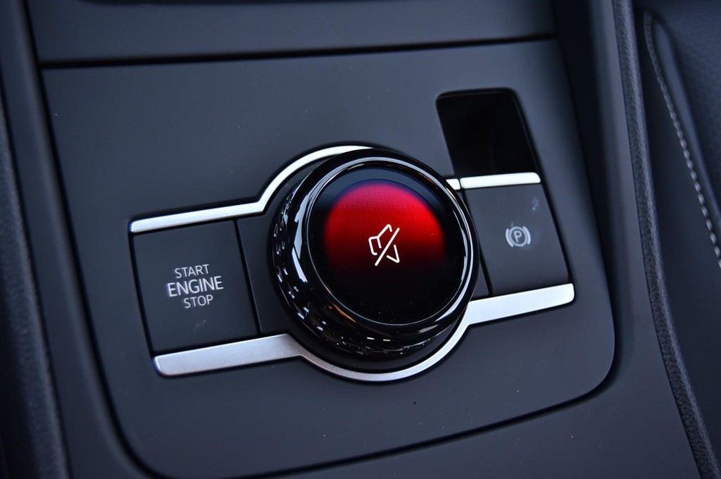 Volkswagen Tiguan Vehicle Full-screen Gallery Image 16