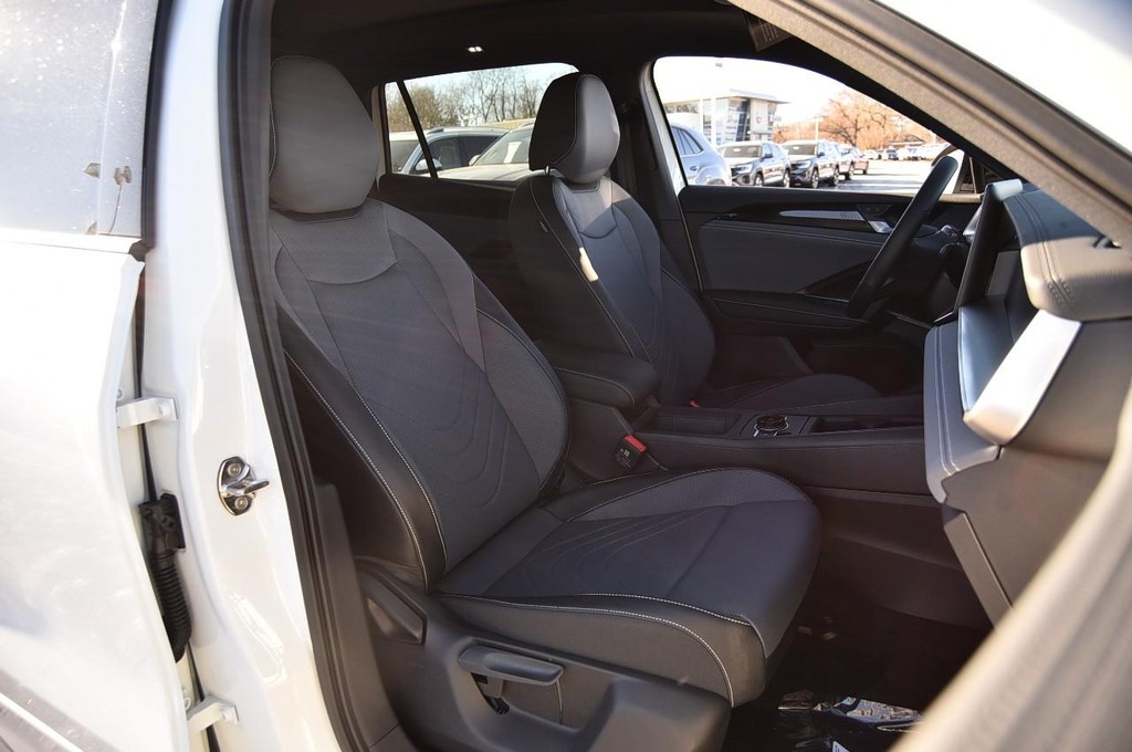 Volkswagen Tiguan Vehicle Full-screen Gallery Image 19