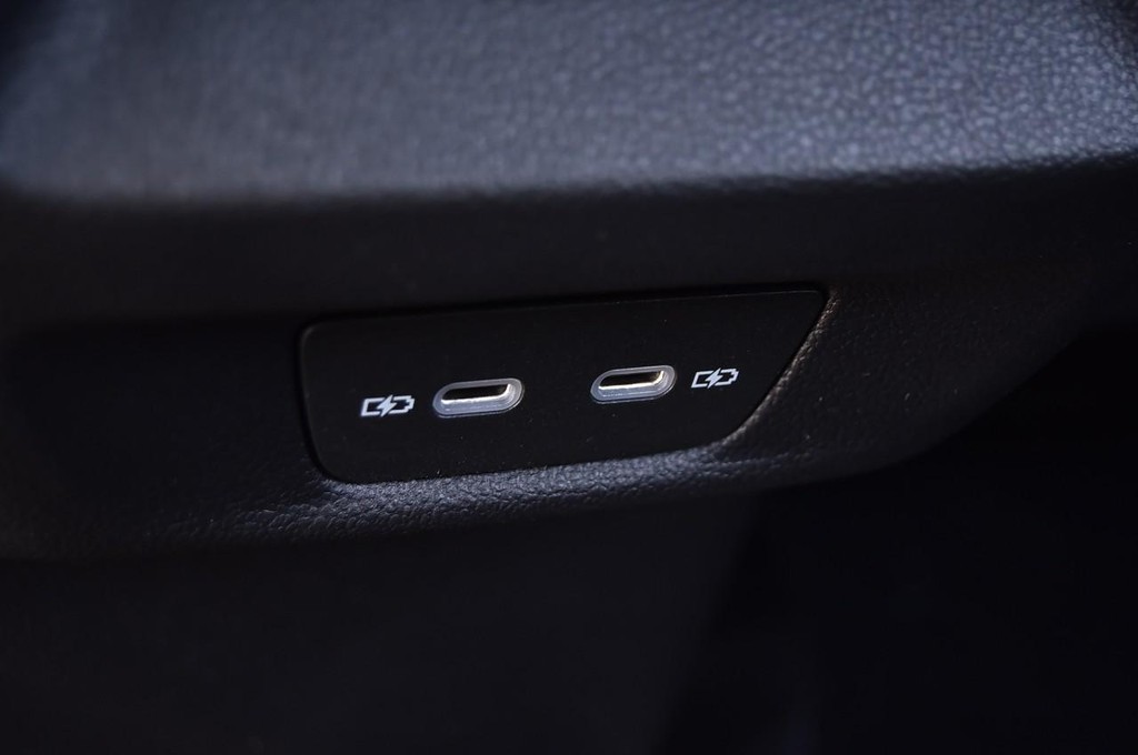 Volkswagen Tiguan Vehicle Full-screen Gallery Image 23