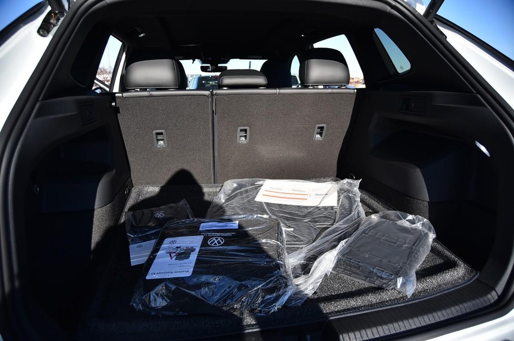 Volkswagen Tiguan Vehicle Full-screen Gallery Image 24