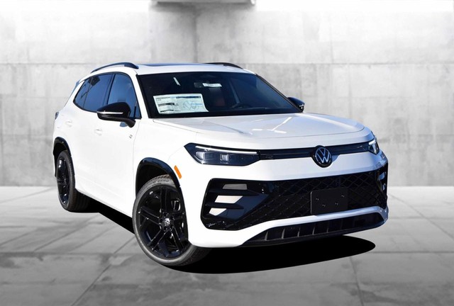 Volkswagen Tiguan Vehicle Image 02