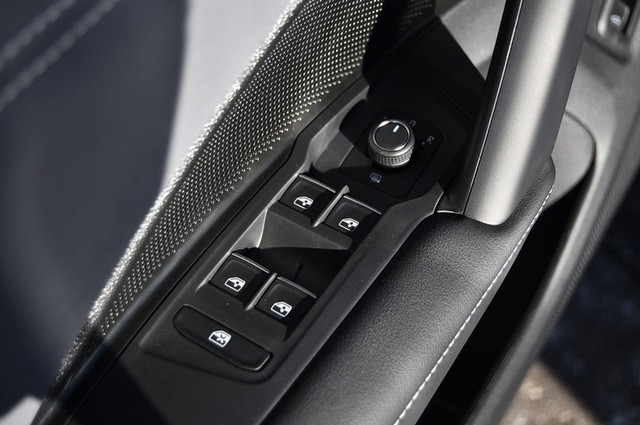 Volkswagen Tiguan Vehicle Image 08