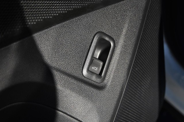 Volkswagen Tiguan Vehicle Image 09