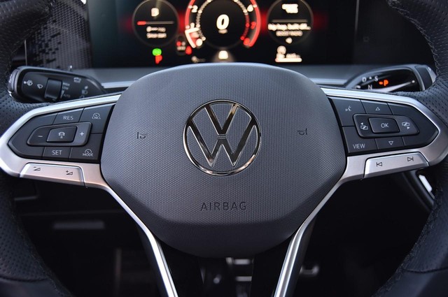 Volkswagen Tiguan Vehicle Image 17