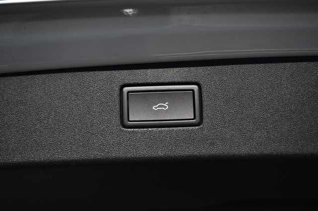 Volkswagen Tiguan Vehicle Image 25