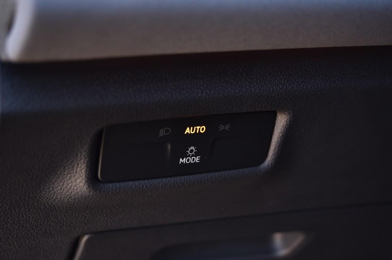 Volkswagen Tiguan Vehicle Image 11