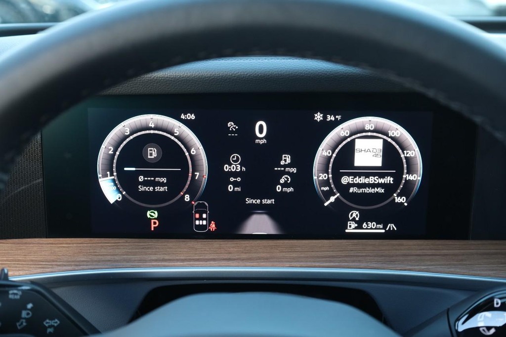 Volkswagen Tiguan Vehicle Full-screen Gallery Image 13