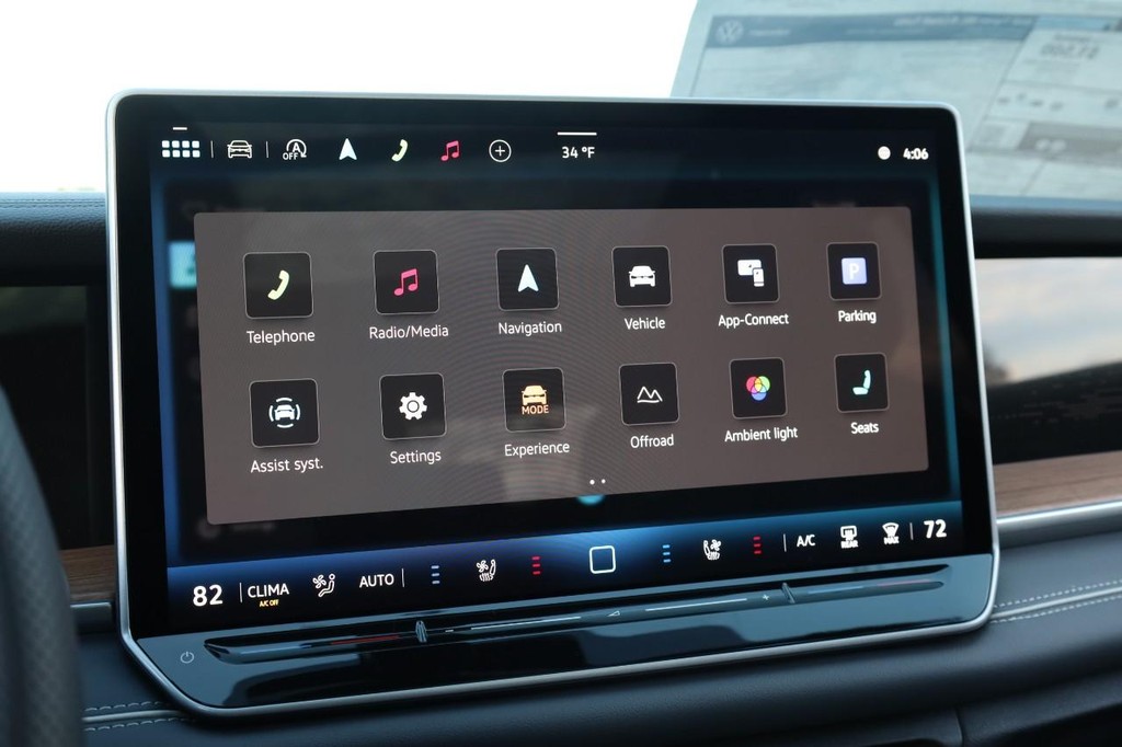 Volkswagen Tiguan Vehicle Full-screen Gallery Image 14