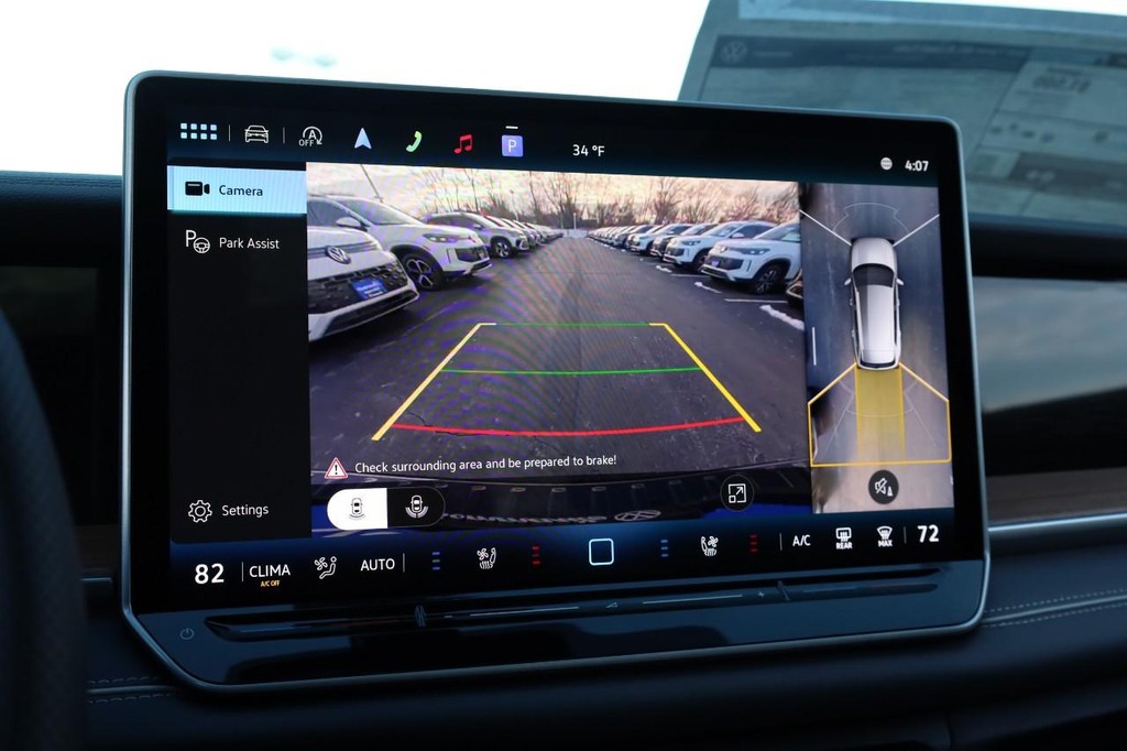 Volkswagen Tiguan Vehicle Full-screen Gallery Image 16