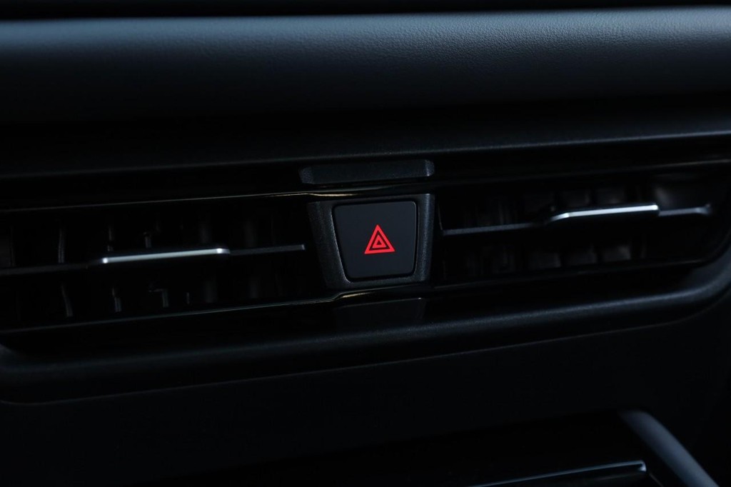 Volkswagen Tiguan Vehicle Full-screen Gallery Image 17