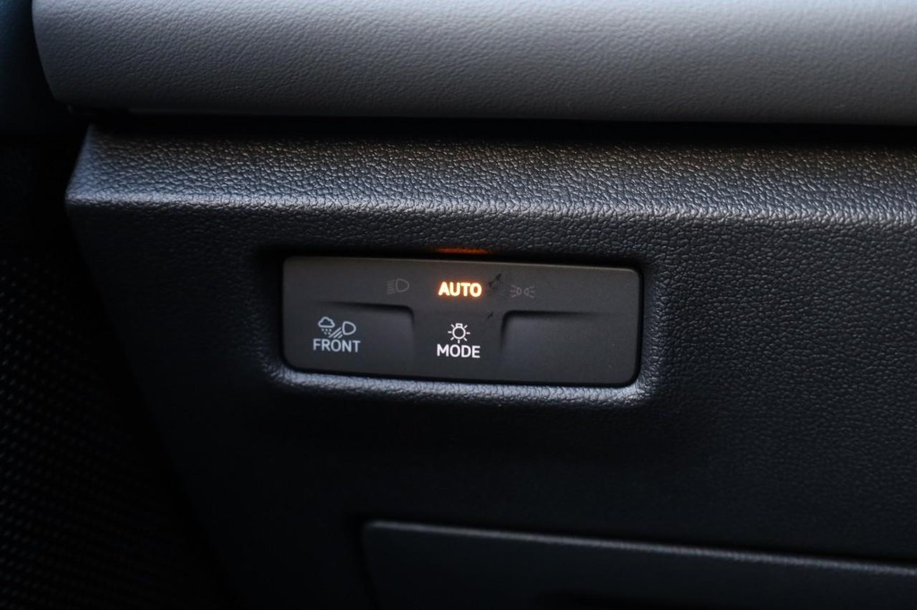 Volkswagen Tiguan Vehicle Full-screen Gallery Image 22