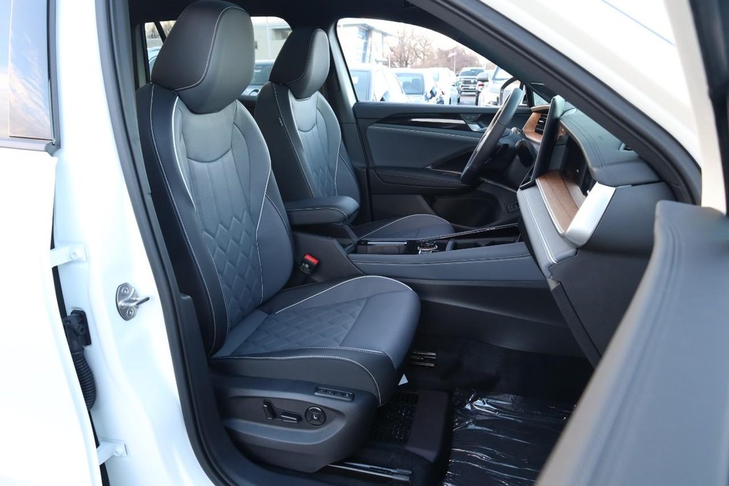 Volkswagen Tiguan Vehicle Full-screen Gallery Image 27