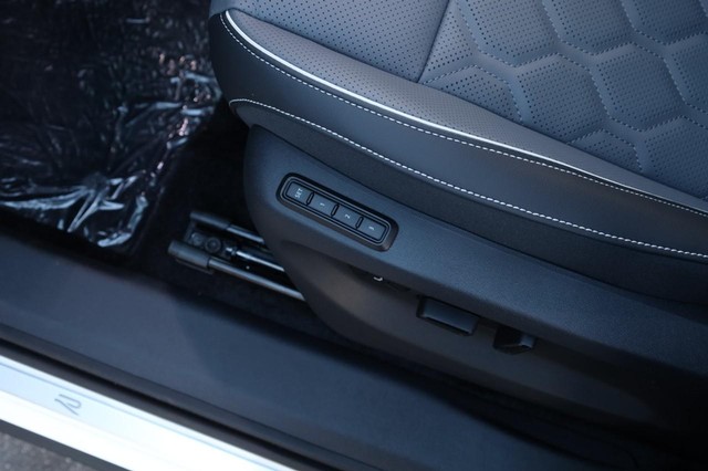 Volkswagen Tiguan Vehicle Image 11