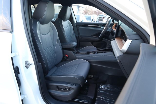 Volkswagen Tiguan Vehicle Image 27