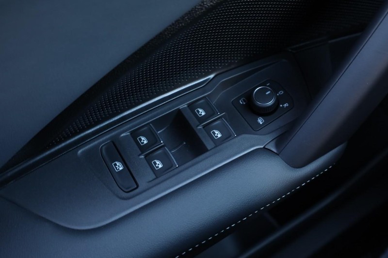 Volkswagen Tiguan Vehicle Image 21