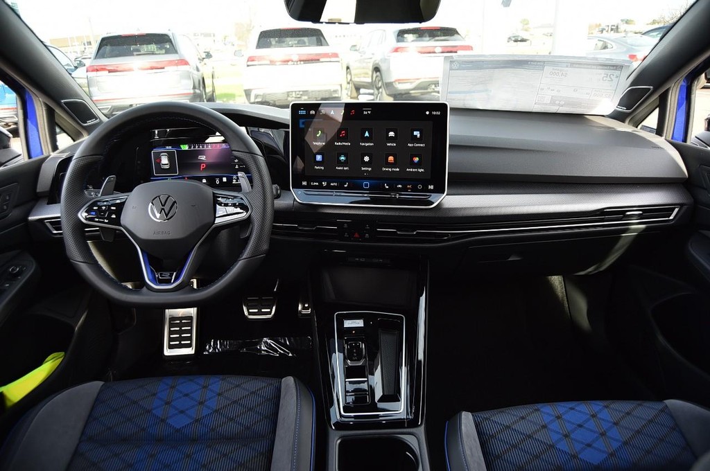 Volkswagen Golf R Vehicle Full-screen Gallery Image 7