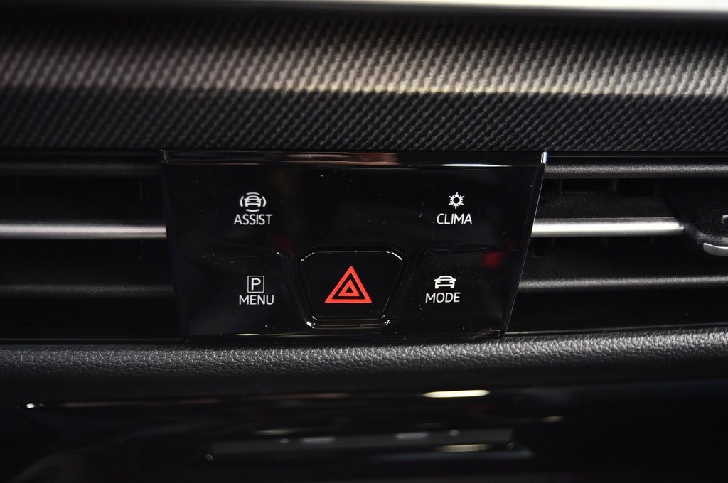 Volkswagen Golf R Vehicle Full-screen Gallery Image 15