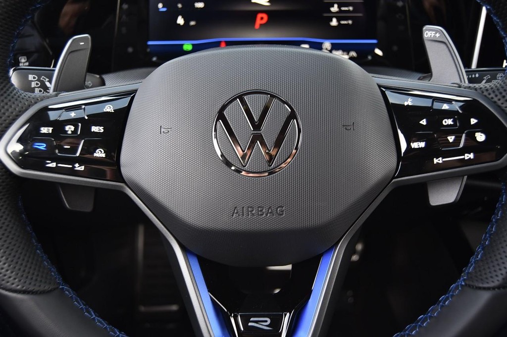 Volkswagen Golf R Vehicle Full-screen Gallery Image 18