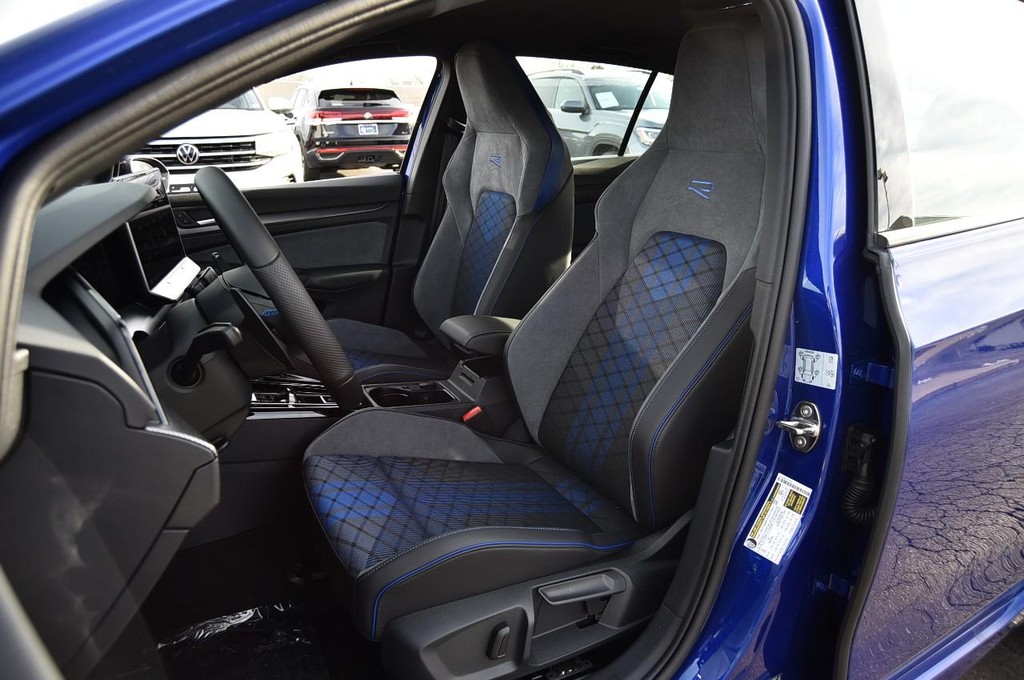 Volkswagen Golf R Vehicle Full-screen Gallery Image 19
