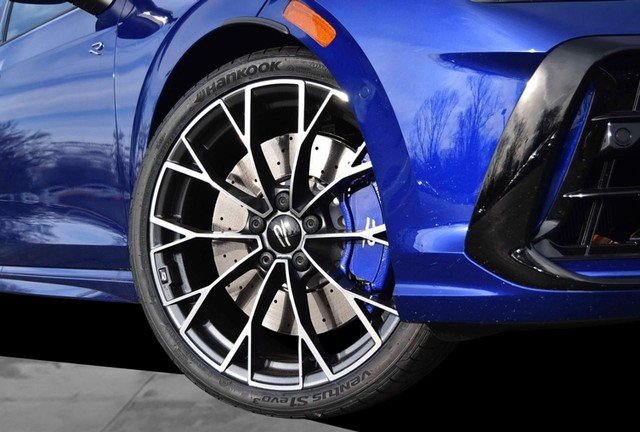 Volkswagen Golf R Vehicle Image 03