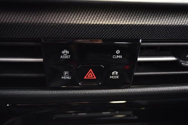 Volkswagen Golf R Vehicle Image 15