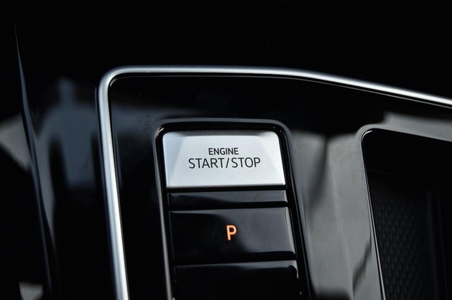 Volkswagen Golf R Vehicle Image 17