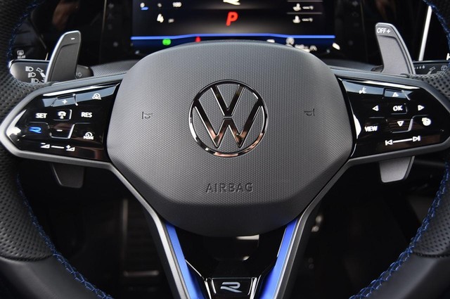 Volkswagen Golf R Vehicle Image 18