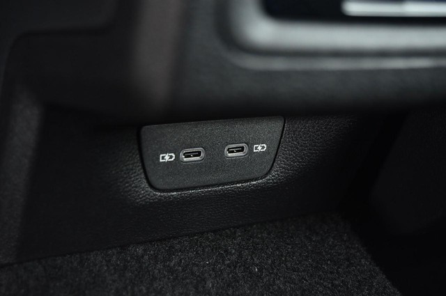 Volkswagen Golf R Vehicle Image 23