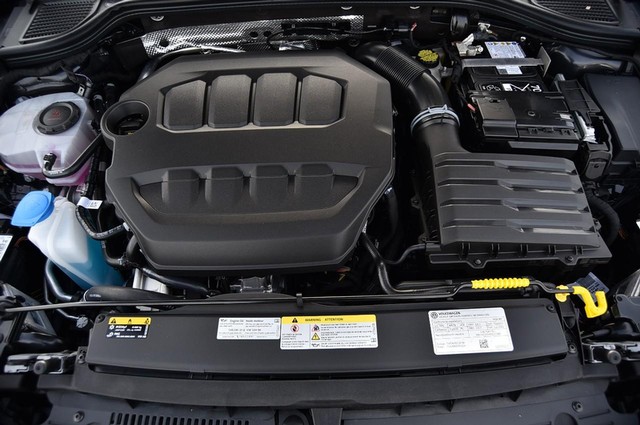 Volkswagen Golf R Vehicle Image 25