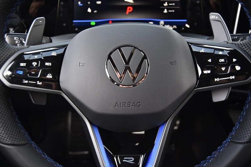 Volkswagen Golf R Vehicle Image 18