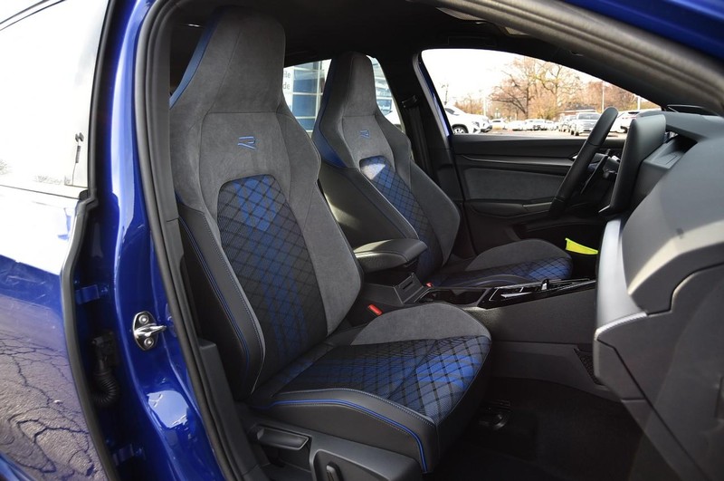 Volkswagen Golf R Vehicle Image 20