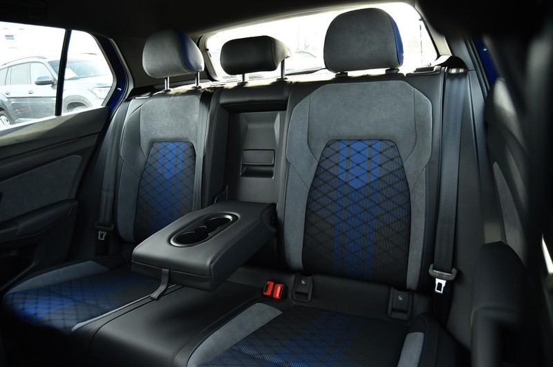Volkswagen Golf R Vehicle Image 21