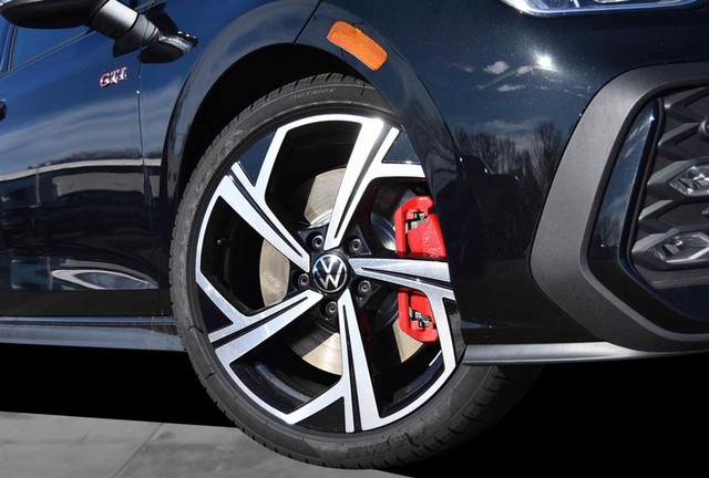 Volkswagen Golf GTI Vehicle Image 03