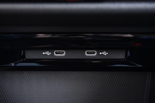 Volkswagen Golf GTI Vehicle Image 16