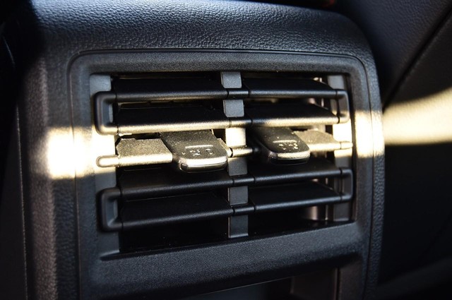 Volkswagen Golf GTI Vehicle Image 23