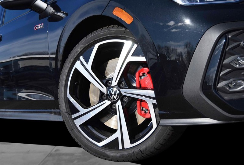 Volkswagen Golf GTI Vehicle Image 03