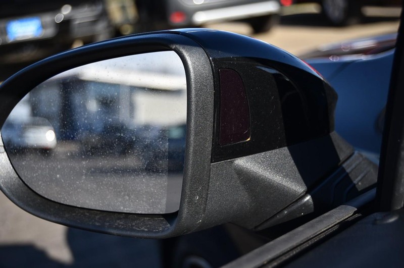 Volkswagen Golf GTI Vehicle Image 09