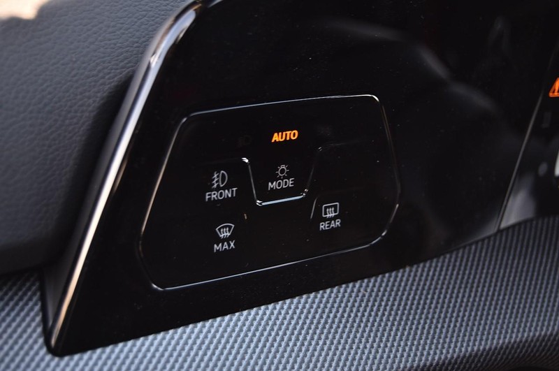 Volkswagen Golf GTI Vehicle Image 10