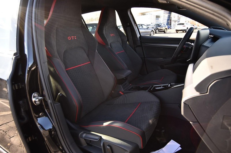 Volkswagen Golf GTI Vehicle Image 20