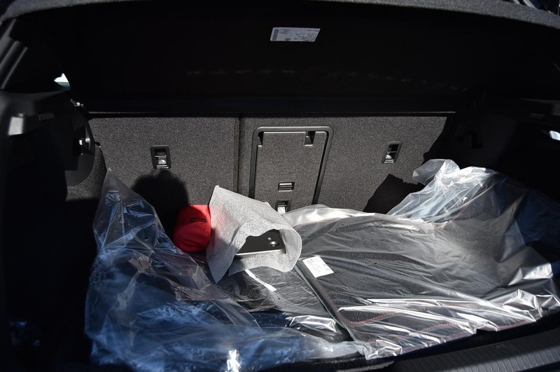 Volkswagen Golf GTI Vehicle Image 24