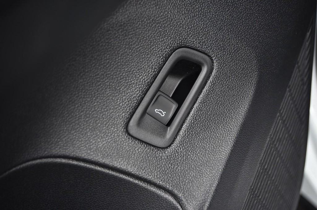 Volkswagen Atlas Vehicle Full-screen Gallery Image 9