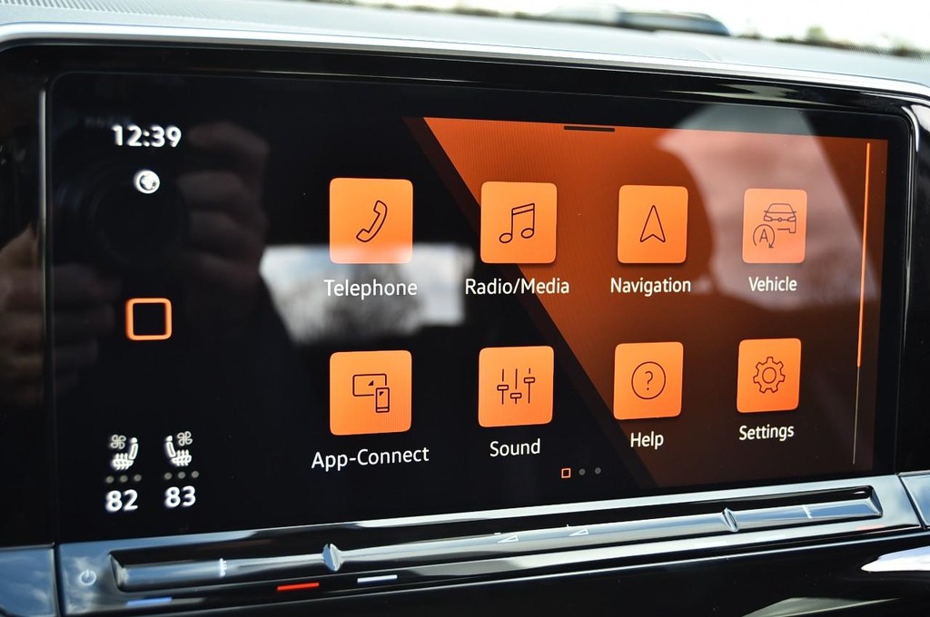 Volkswagen Atlas Vehicle Full-screen Gallery Image 14