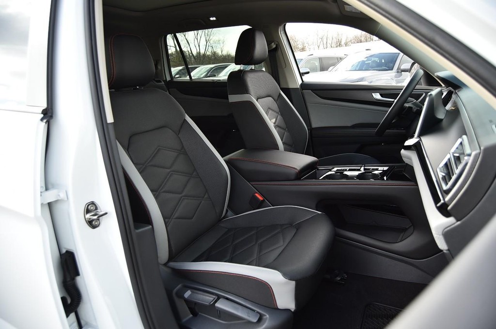 Volkswagen Atlas Vehicle Full-screen Gallery Image 20