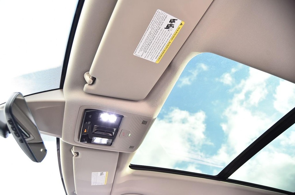 Volkswagen Atlas Vehicle Full-screen Gallery Image 21