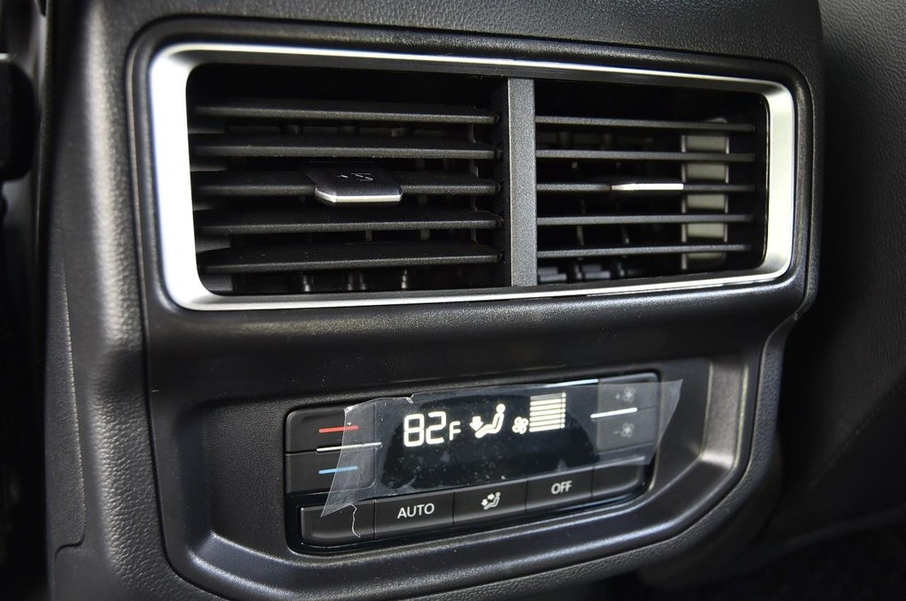 Volkswagen Atlas Vehicle Full-screen Gallery Image 23