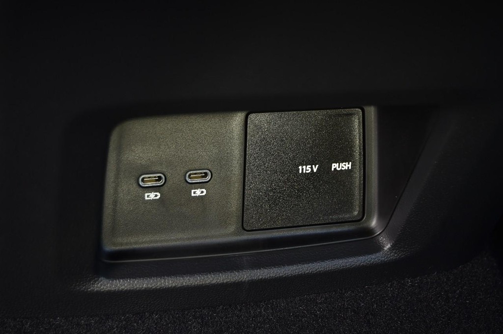 Volkswagen Atlas Vehicle Full-screen Gallery Image 24