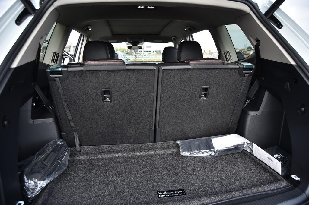 Volkswagen Atlas Vehicle Full-screen Gallery Image 26